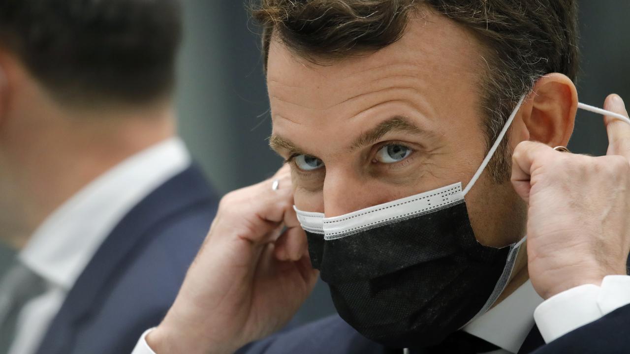 Emmanuel Macron le 12 janvier 2021 à Vernon lors d'une visite au groupe Ariane. [AFP - Christophe Ena]