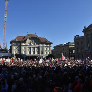 Des milliers de manifestants contre les mesures anti-Covid. [RTS - Gaël Klein]