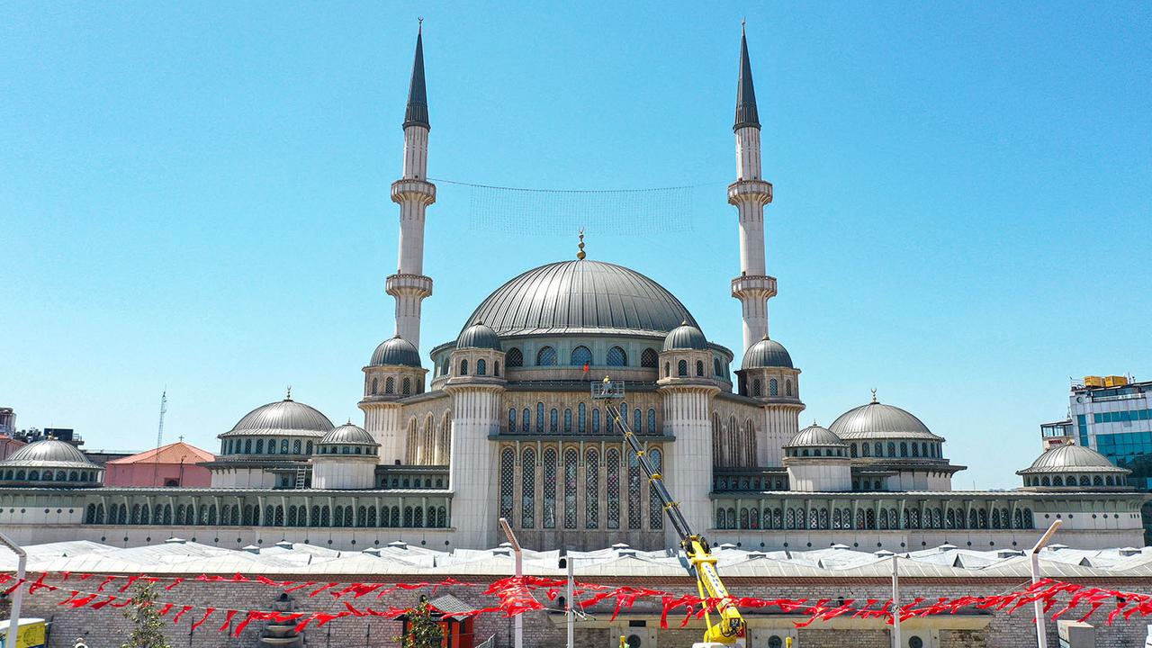 La nouvelle mosquée de la place Taksim, à Istanbul. [Anadolu Agency/AFP - Muhammed Enes Yildirim]