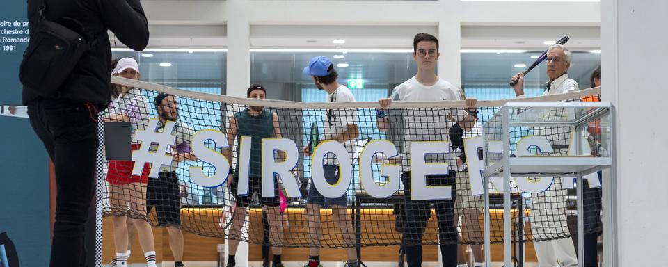 Des activistes du climat avaient singé une partie de tennis chez Credit Suisse à Lausanne en 2018 pour dénoncer les investissements de la banque dans les énergies fossiles. [Keystone - Martial Trezzini]