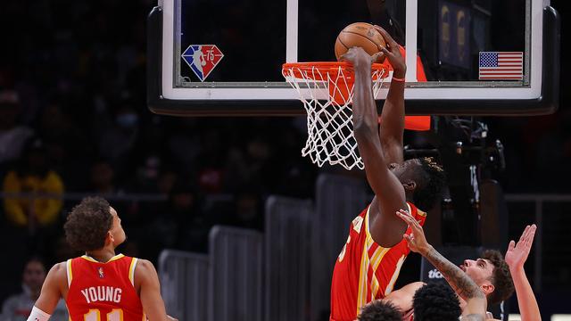 Les 18 points de Clint Capela n'auront pas suffi aux Hawks pour s'imposer. [Kevin C. Cox]