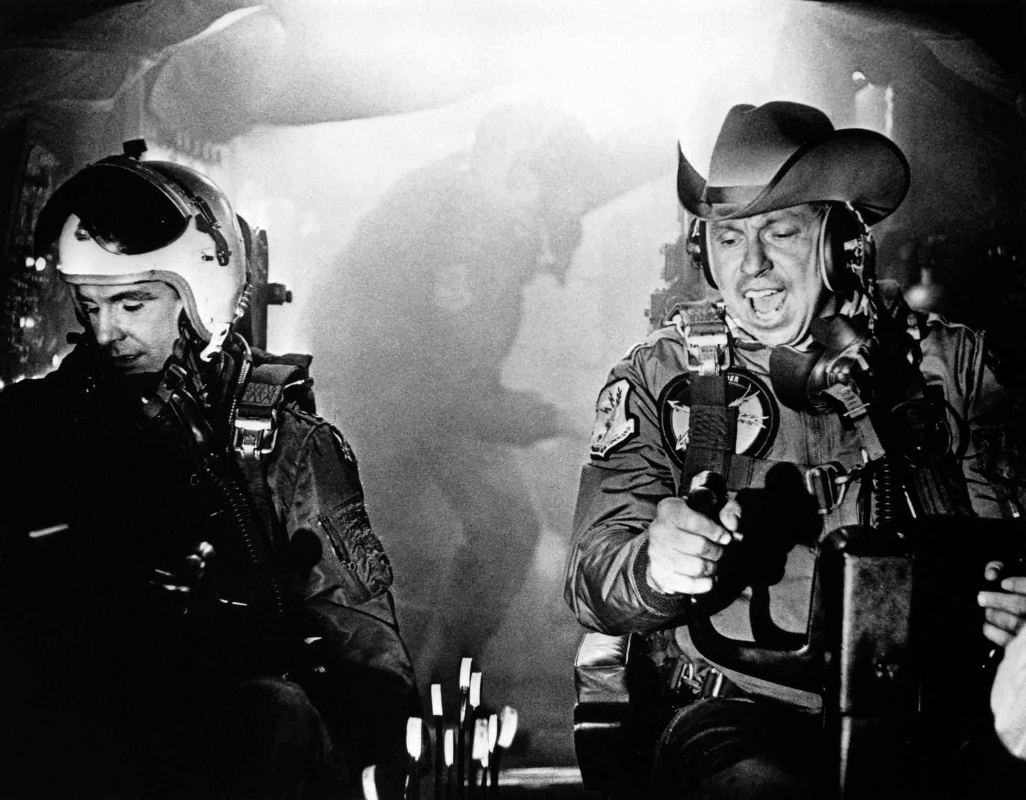 Slim Pickens joue le commandant Kong (à droite). [COLUMBIA PICTURES / Collection ChristopheL via AFP]