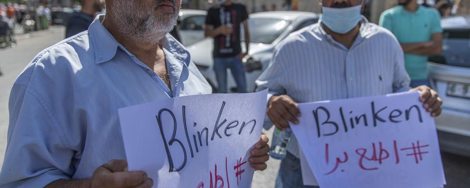 Manifestants palestiniens lors de la visite d'Antony Blinken à Ramallah, 25.05.2021. [AP/Keystone - Nasser Nasser]