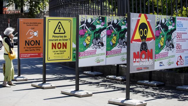 Des affiches de campagnes pour une votation fédérale. [Keystone - Salvatore Di Nolfi]