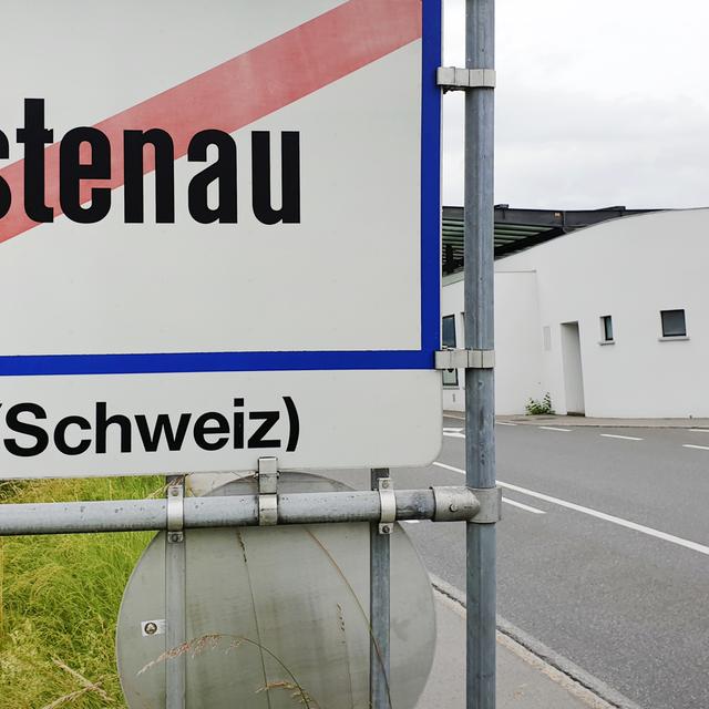 Les frontaliers suisses doivent présenter un test Covid pour entrer en Autriche. [Keystone - Jochen Hofer]