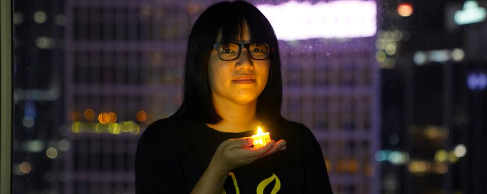 Malgré l'interdiction de la veillée pour Tiananmen, les Hongkongais ont été appelés à allumer des bougies. [Reuters - Lam Yik]