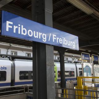 Quel est l'impact du télétravail sur le trafic en gare de Fribourg? [Keystone - Peter Klaunzer]