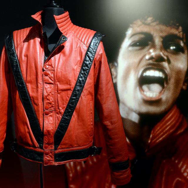La veste emblématique portée par Michael Jackson dans le clip "Thriller". [AFP - TOSHIFUMI KITAMURA]