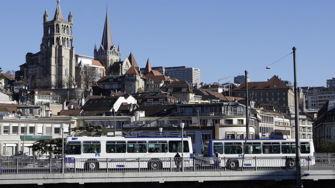 Un bus en ville de Lausanne. (image d'illustration) [Keystone - Laurent Gillieron]
