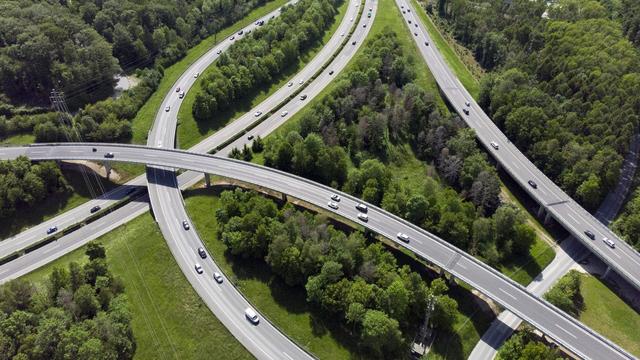 De plus en plus de projets de couverture d’autoroute voient le jour en Suisse. [Keystone - Leandre Duggan]