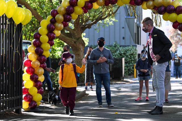 Les enfants sont de retour à l'école à Sydney. [Keystone - Bianca de Marchi]