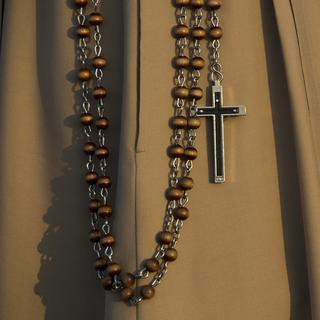 Un crucifix lors d'une cérémonie de l'Opus Dei en Espagne. [AP Photo/Keystone - Santi Palacios]