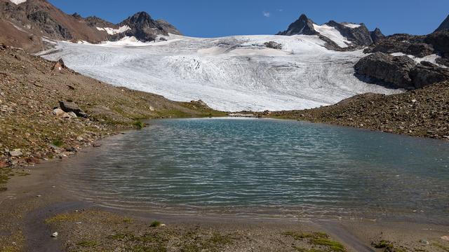 Lac formé dans les années 1980 par le retrait du glacier du Silvretta, dans les Grisons. [Keystone - Arno Balzarini]