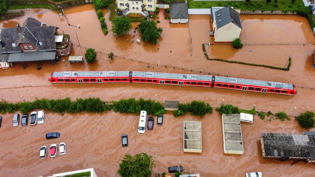 Les enfants nés en 2021 vivront beaucoup plus d'événements climatiques extrêmes que leurs grands-parents. [Keystone - Sebastian Schmitt]