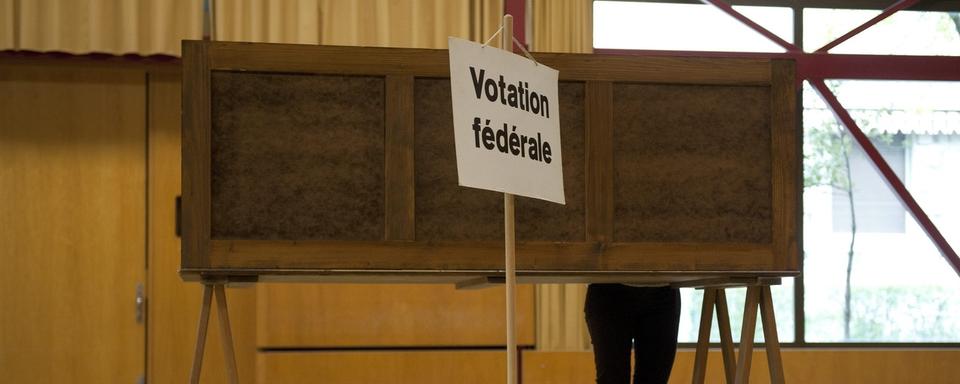 La participation est restée faible lors de certaines élections cantonales. [Keystone - Dominic Favre]