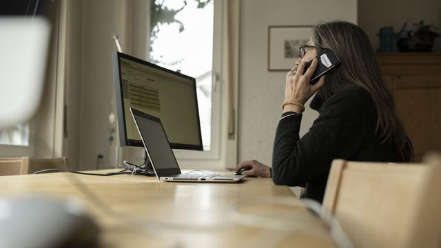 Le Parlement fédéral fixe l'âge de la retraite des femmes à 65 ans. [Keystone - Christian Beutler]