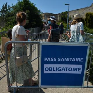 Le pass sanitaire est obligatoire à partir de mercredi en France. [AFP - Artur Widak]