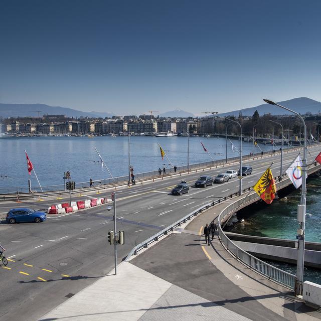 Le Pont du Mont-Blanc à Genève, photographié mercredi 18 mars 2020. [Keystone - Martial Trezzini]