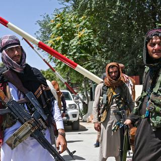 Talibans à un point de contrôle en ville de Kaboul, 16.08.2021. [AFP - Wakil Kohsar]