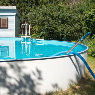 Comment nettoyer une piscine démontable à la fin de l'été? [Depositphotos - mosstan]