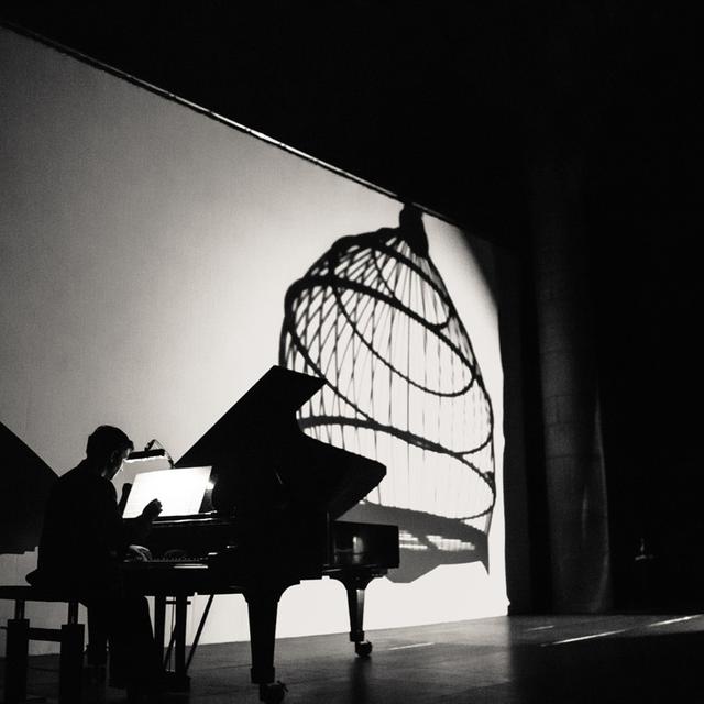 "Les ombres errantes", avec les ombres de Philippe Beau et la musique de François Couperin, interprétée au piano par Iddo Bar-Shaï. [Le CCR Les Dominicains de Haute-Alsace - Bartosch Salmanski]