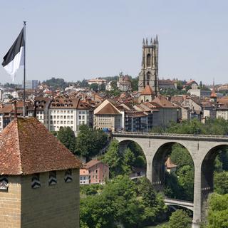 Une vue sur la ville de Fribourg. [Keystone - Martin Ruetschi]
