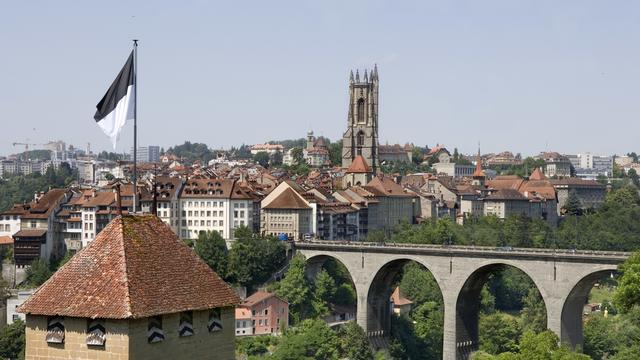 Une vue sur la ville de Fribourg. [Keystone - Martin Ruetschi]