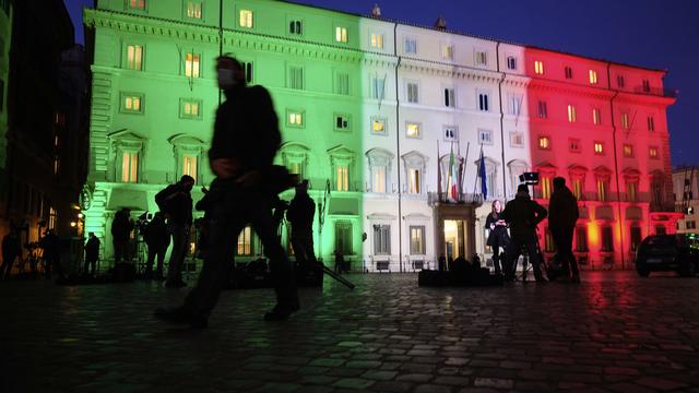 Le drapeau italien sur un bâtiment de Rome. [LaPresse/Keystone - Mauro Scrobogna]