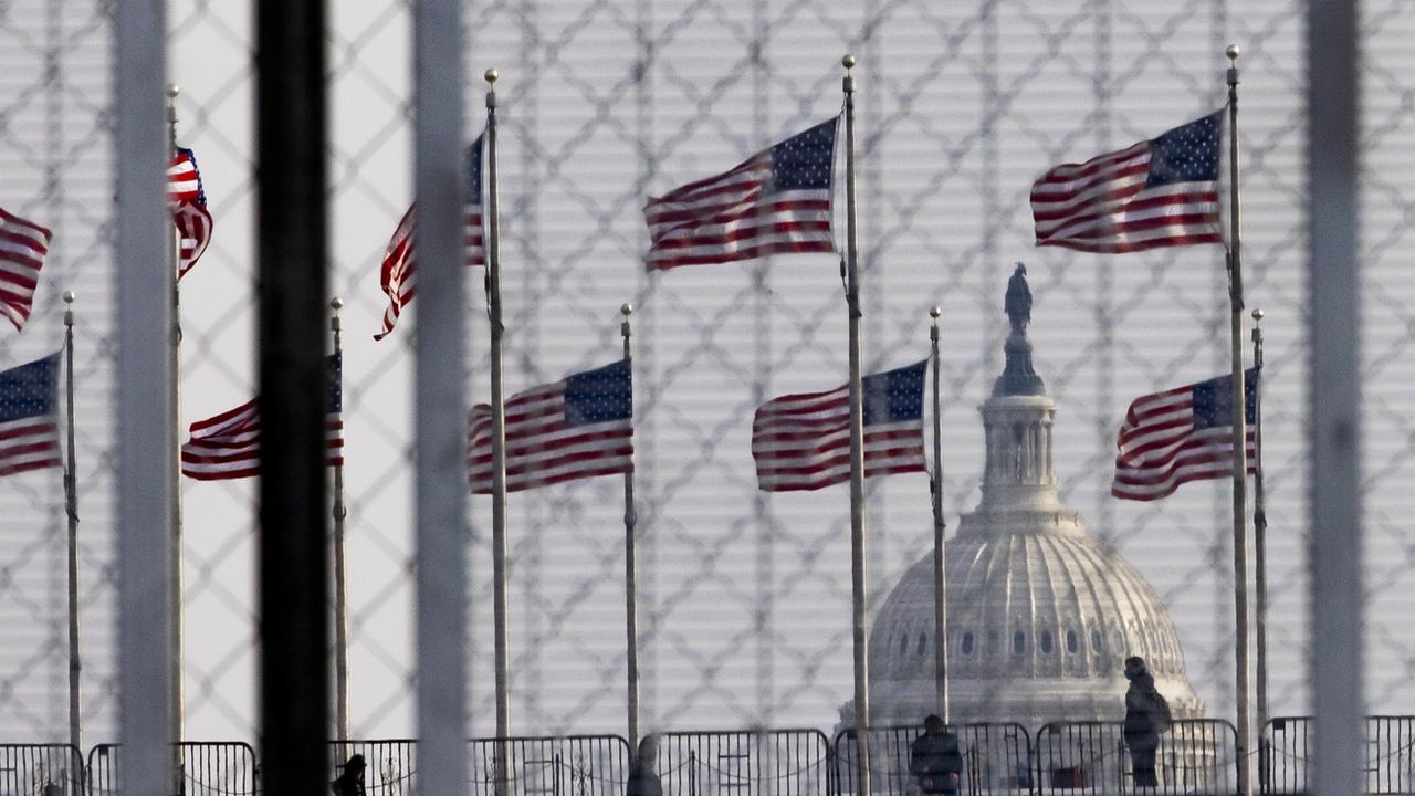 Des kilomètres de clôtures ont été érigés à Washington pour protéger le Capitole lors de la prestation de serment de Joe Biden. [Keystone/EPA - Justin Lane]