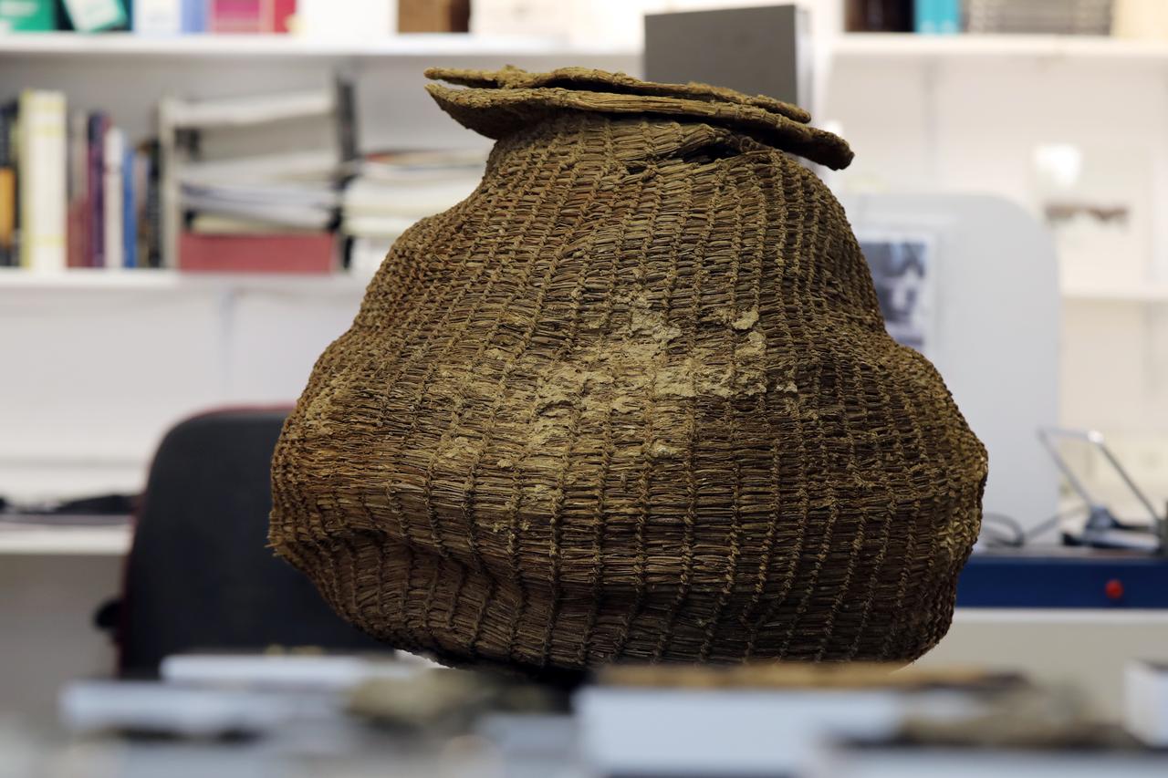 Un panier datant de 10'500 ans découvert dans le désert de Judée. [Reuters - Ammar Awad]