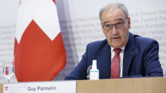 Le président de la Confédération Guy Parmelin s'exprime lors d'une conférence de presse du Conseil fédéral sur le programme-cadre de l'UE pour la recherche et l'innovation "Horizon Europe", à Berne, vendredi 17 septembre 2021. [Keystone - Peter Klaunzer]