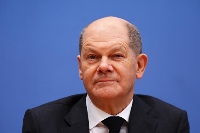 Olaf Scholz veut défendre l'activité économique du port de Hambourg malgré les critiques. [AFP - Emmanuele Contini / NurPhoto]