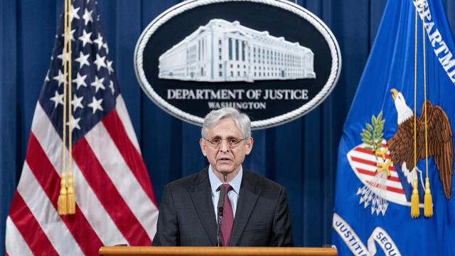 Le ministère américain de la Justice Merrick Garland ouvre une enquête sur la police de Minneapolis, au lendemain du verdict de culpabilité du policier blanc Derek Chauvin pour le meurtre du Noir-Américain George Floyd. Washington DC, le 21 avril 2021. [Keystone - Andrew Harnik/Pool]