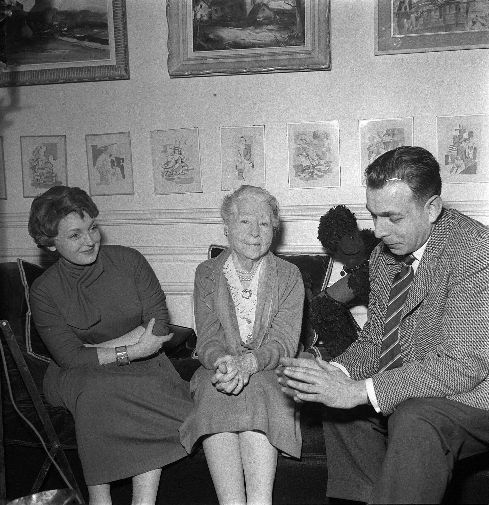 Alice Guy, au centre, en 1957. [Ina via AFP - Gérard Landau]