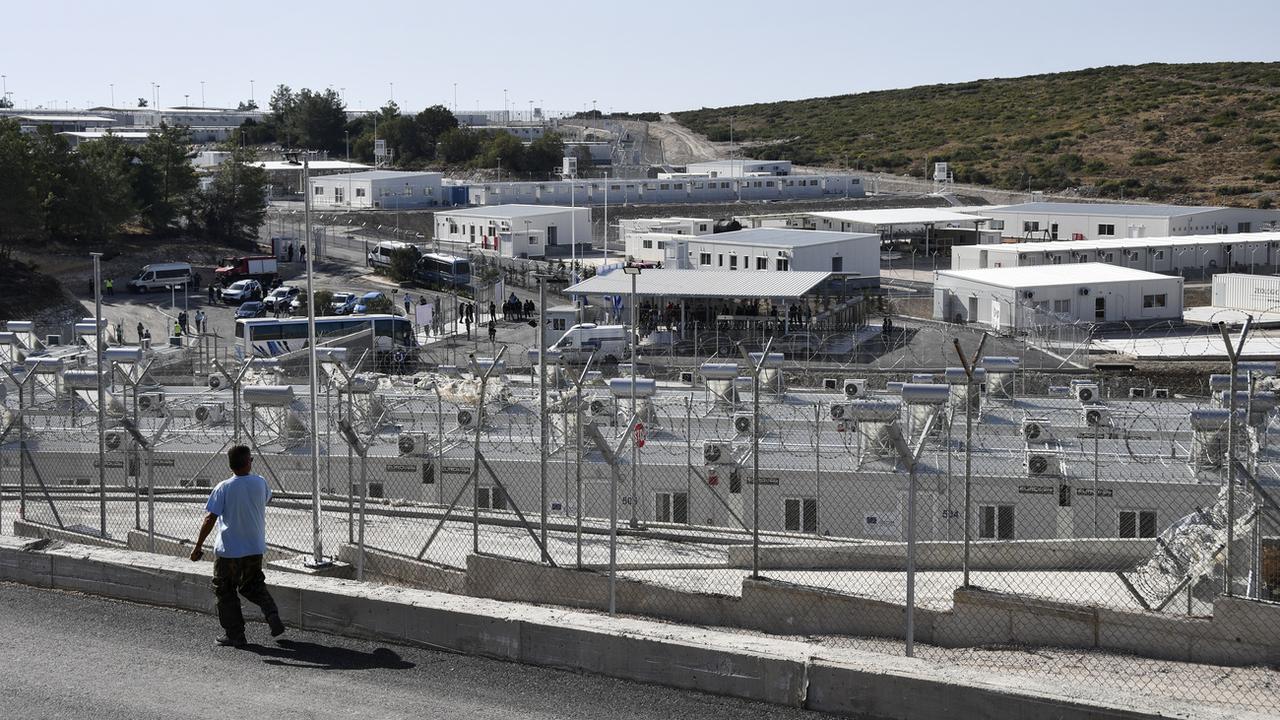 Une vue du nouveau centre d'accueil et d'identification des migrants sur l'île de Samos, en Grèce, le 18 septembre 2021. [Keystone - AP Photo/Michael Svarnias]