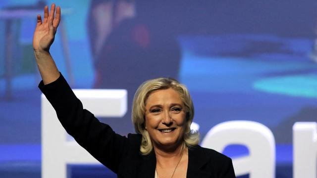 Marine Le Pen a été réélue sans surprise dimanche à la présidence du parti d'extrême droite français Rassemblement national (RN), pour un quatrième mandat, qu'elle devrait temporairement quitter à l'automne pour se consacrer à la présidentielle. [AFP - VALENTINE CHAPUIS]