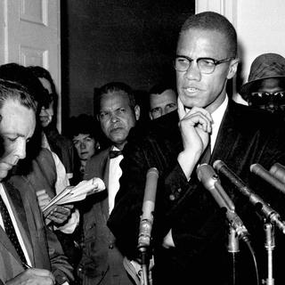 Malcolm X parle à la presse le 16 mai 1963 à Washington D.C. [Keystone - AP Photo]
