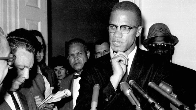 Malcolm X parle à la presse le 16 mai 1963 à Washington D.C. [Keystone - AP Photo]