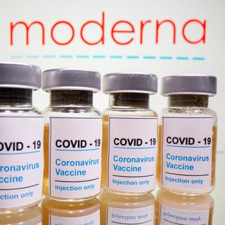 Fioles du vaccin de Moderna contre le Covid-19. [Reuters - Dado Ruvic]