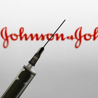 L'Union européenne valide le vaccin de Johnson & Johnson. [AFP - Jakub Porzycki/NurPhoto]
