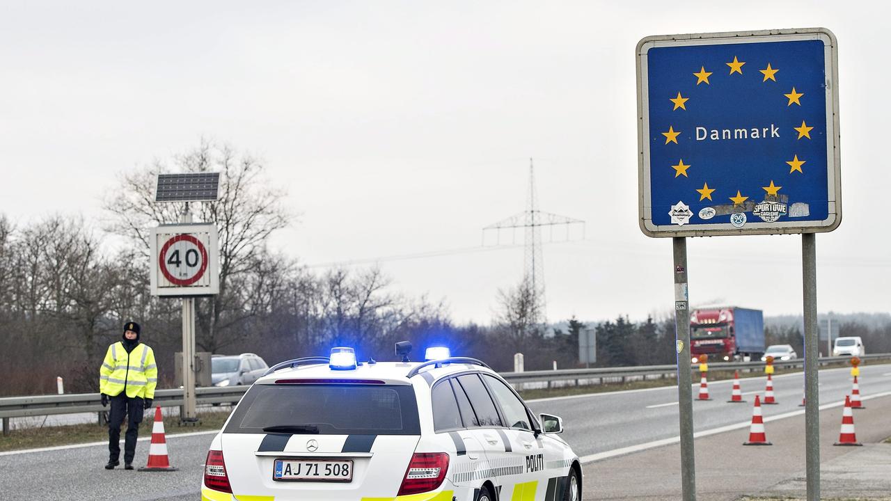 La police danoise patrouille près de sa frontière avec l'Allemagne pour prévenir l'arrivée de migrants clandestins. [EPA/Keystone - Claus Fisker]