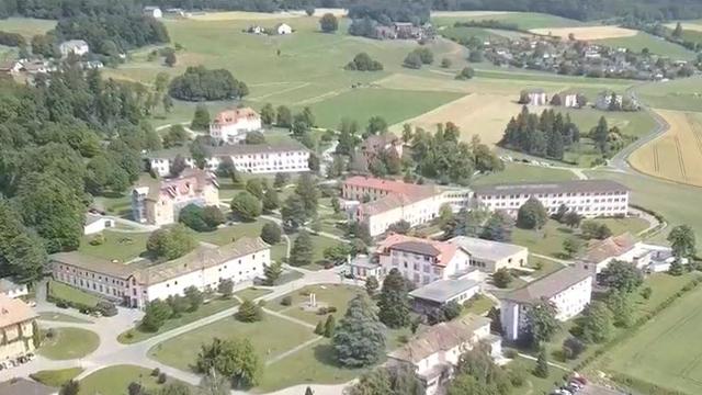 Une vue du centre fédéral pour requérants d'asile de Boudry, dans le canton de Neuchâtel. [RTS]