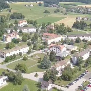 Une vue du centre fédéral pour requérants d'asile de Boudry, dans le canton de Neuchâtel. [RTS]