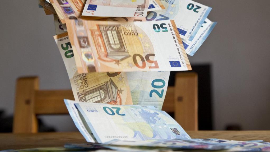 Un revenu de base de 1200 euros testé en Allemagne. [Hans Lucas via AFP - Thibaut Durand]