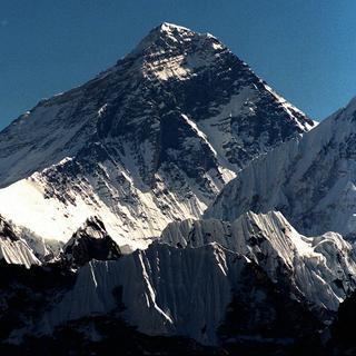 Le Mont Everest, ici en 1997. [Keystone/AP Photo - Hans Edinger]