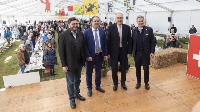 Les UDC Kevin Grangier, Michael Buffat, Guy Parmelin et Marco Chiesa lors de l'assemblée de l'UDC à Montricher. [Keystone - Cyril Zingaro]