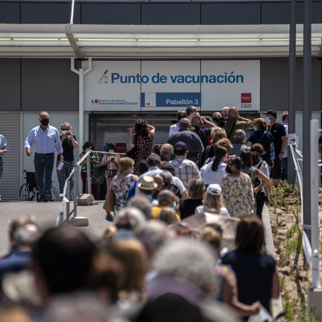 Très peu de personnes refusent la vaccination en Espagne. [AP/Keystone - Olmo Calvo]