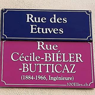 La "Rue des Etuves" renomée "Rue Cécile Biéler-Butticaz", en l'honneur de la première femme ingénieure de Suisse. Un projet de 100 Elles*. [CC BY-SA 4.0 / Wikimedia Commons - Suzy1919]