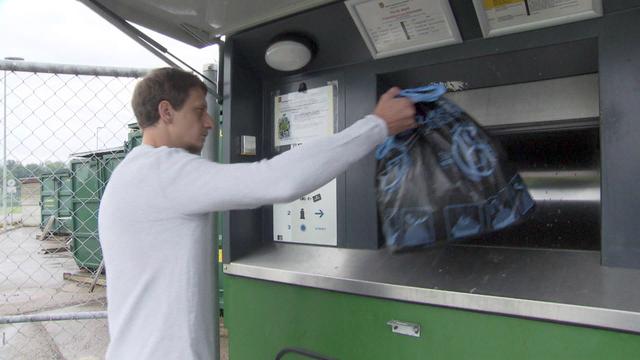 2021. A Bon Entendeur. Poubelles : au royaume des 1001 prix.