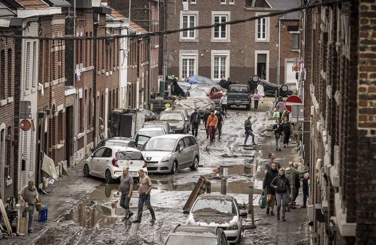 Une rue de Liège, en Belgique, après les crues. [Keystone - AP Photo/Valentin Bianchi]